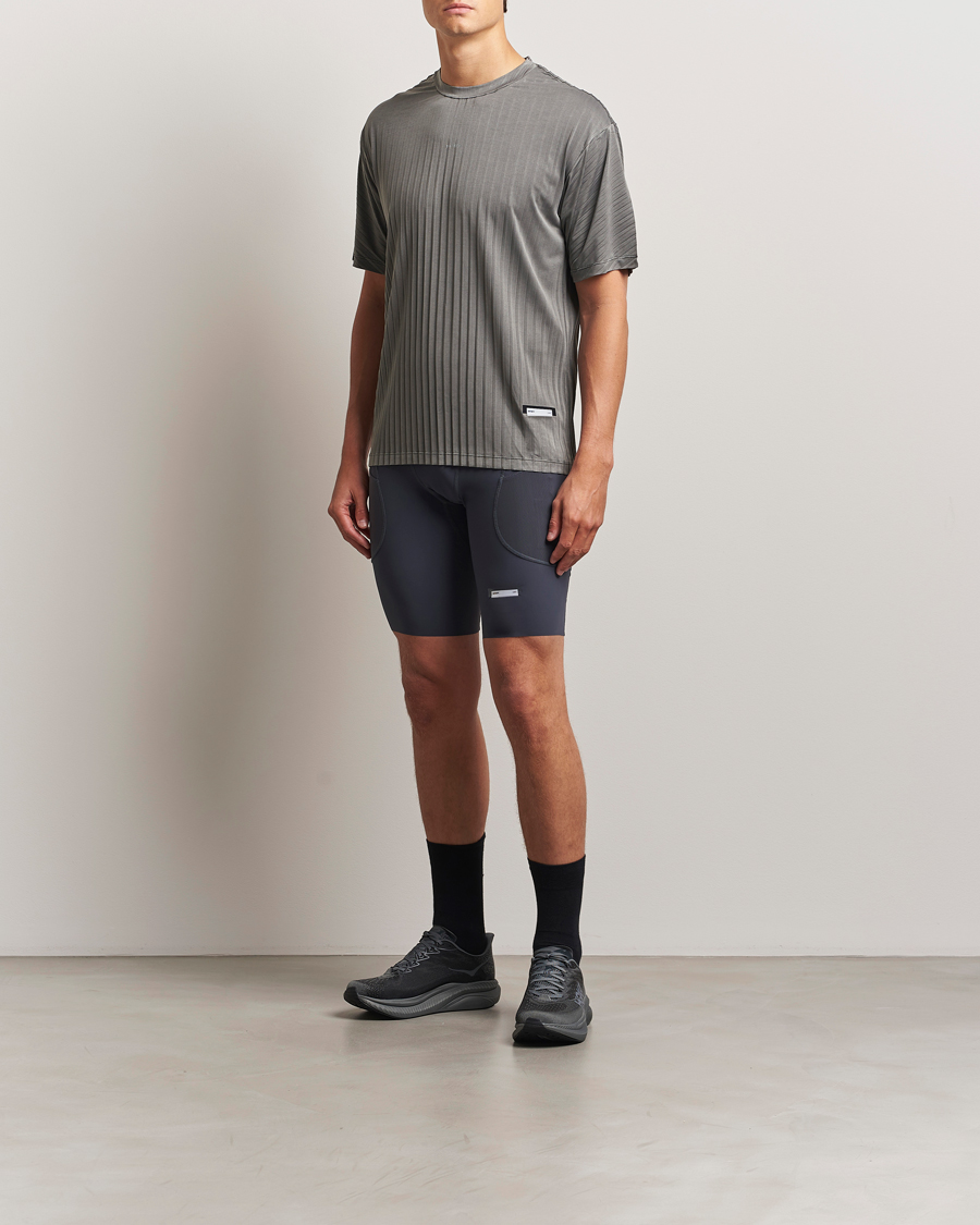 Herren | T-Shirts | Satisfy | Pleated AuraLite T-Shirt Mineral Graphite
