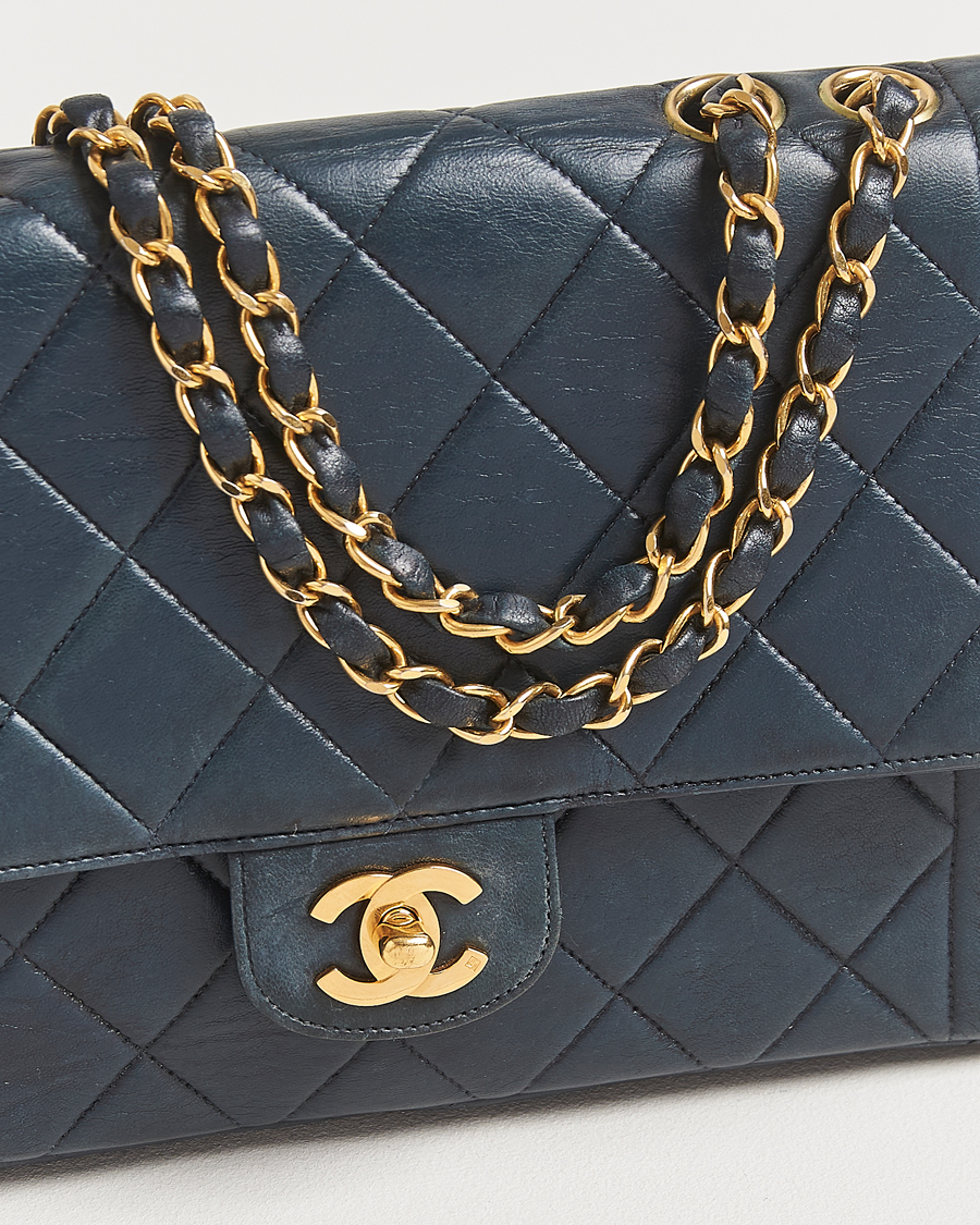 Herren | Pre-Owned & Vintage Bags | Chanel Pre-Owned | Classic Medium Single Flap Bag Lambskin Navy