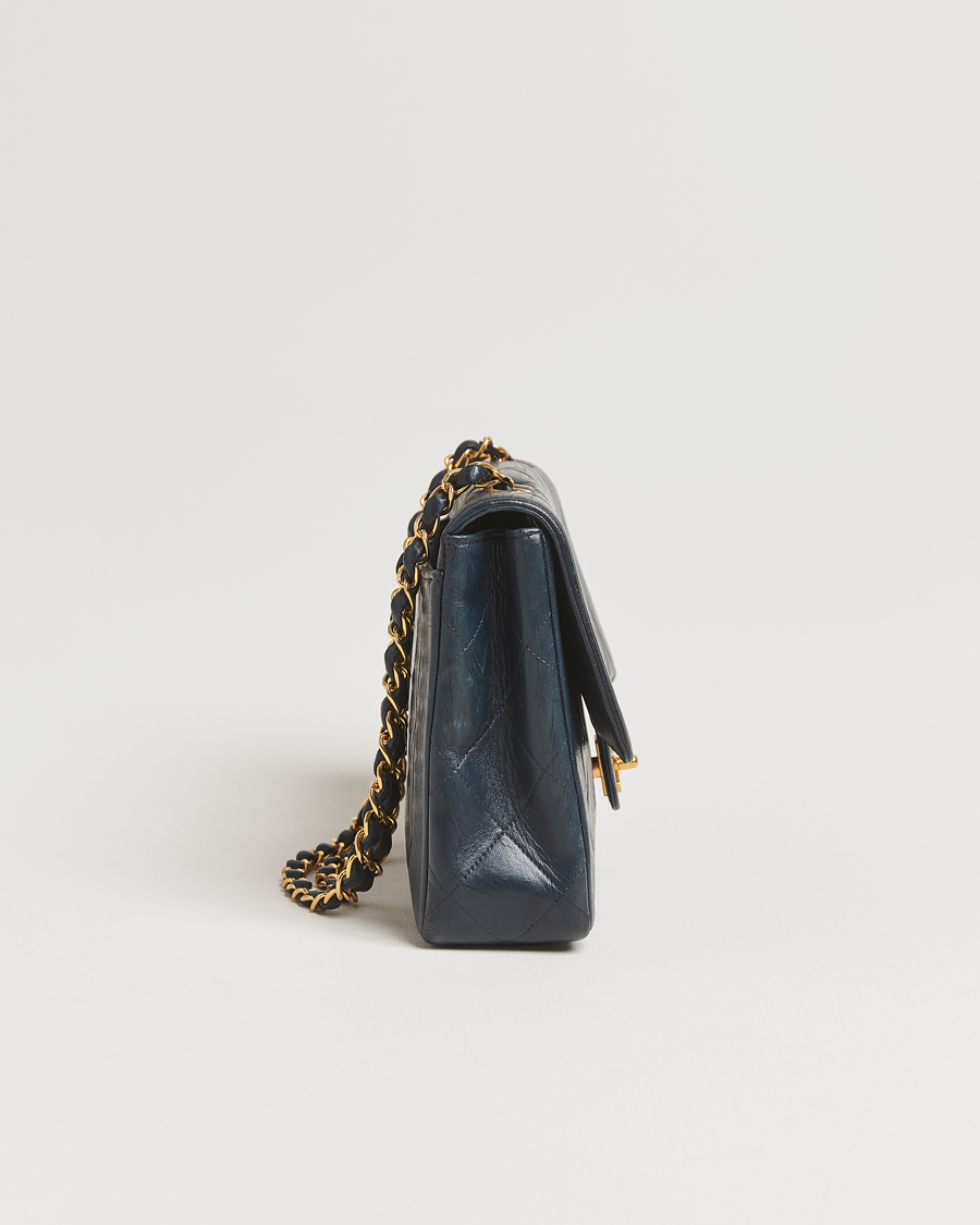 Herren | Pre-Owned & Vintage Bags | Chanel Pre-Owned | Classic Medium Single Flap Bag Lambskin Navy