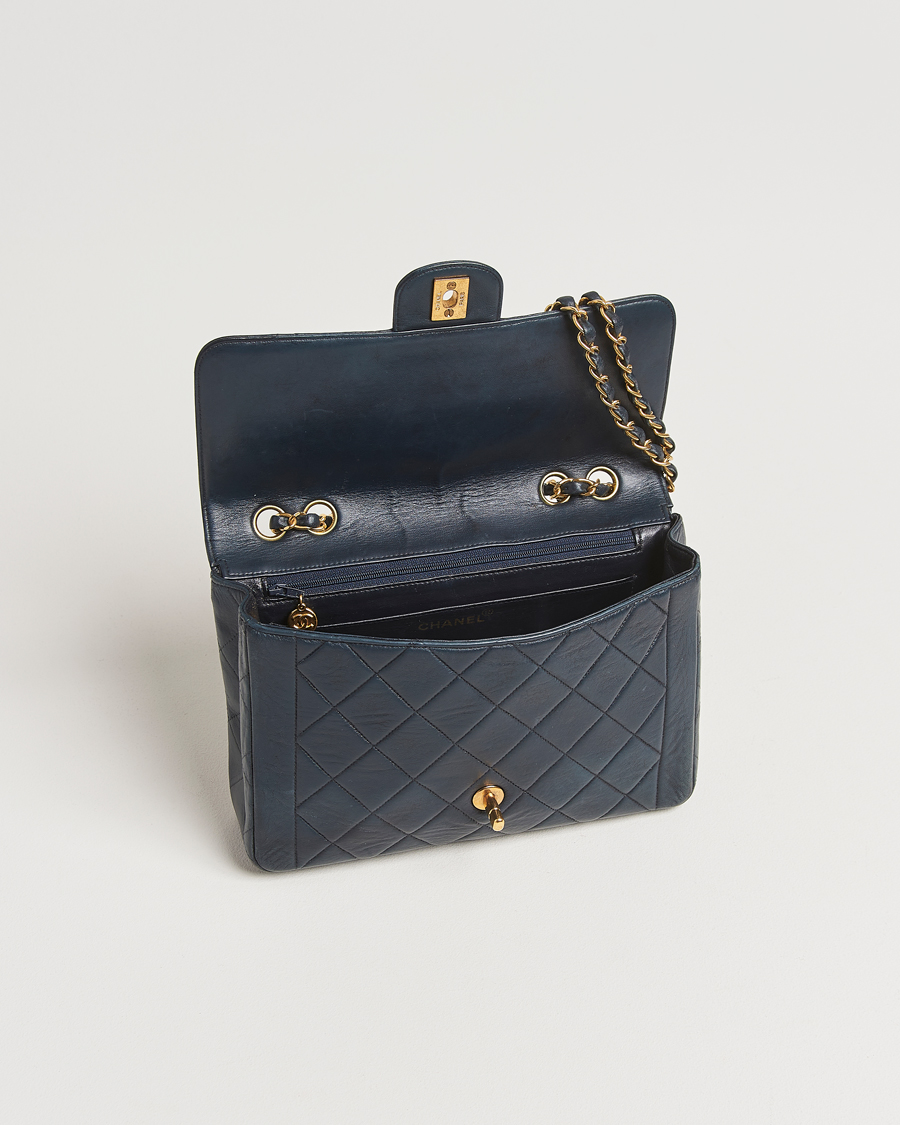 Herren | Pre-Owned & Vintage Bags | Chanel Pre-Owned | Classic Medium Single Flap Bag Lambskin Navy