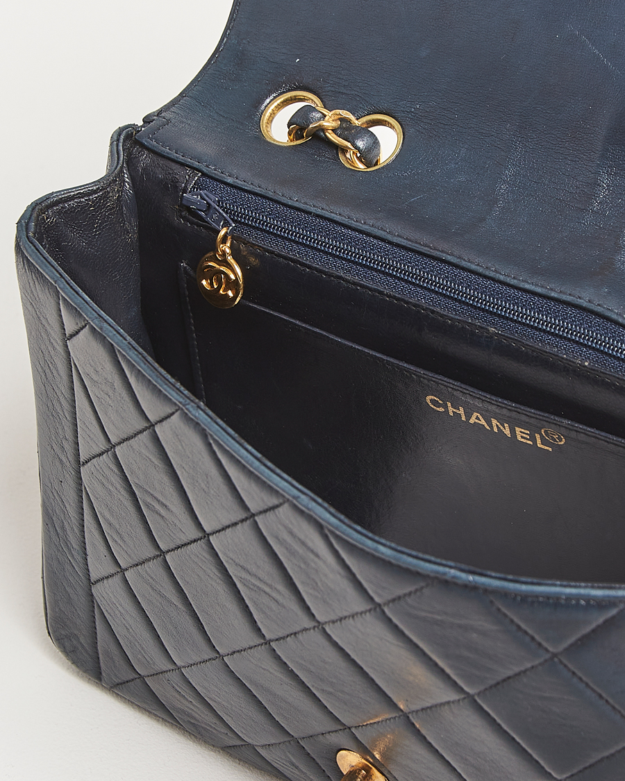 Herren | Pre-Owned & Vintage Bags | Chanel Pre-Owned | Classic Medium Single Flap Bag Lambskin Navy