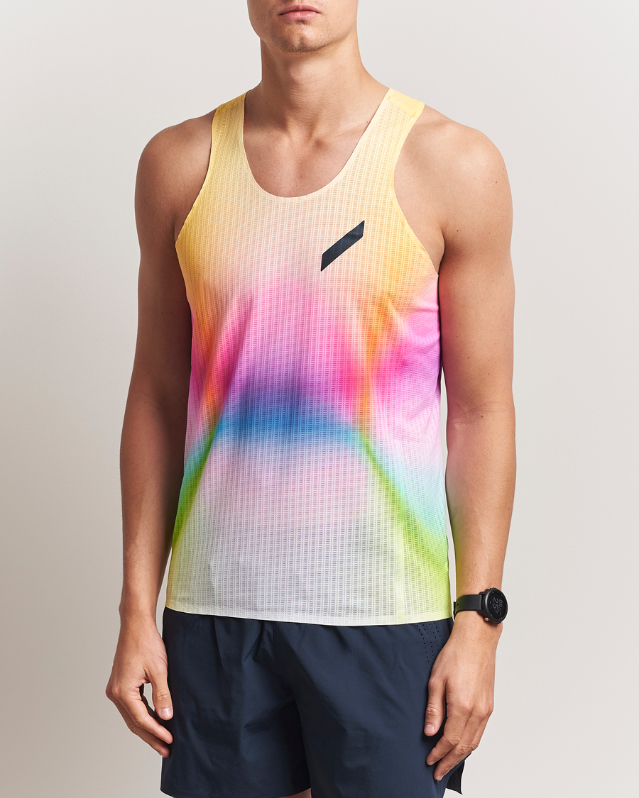 Herren | T-Shirts | SOAR Running | Race Vest Summer Rainbow