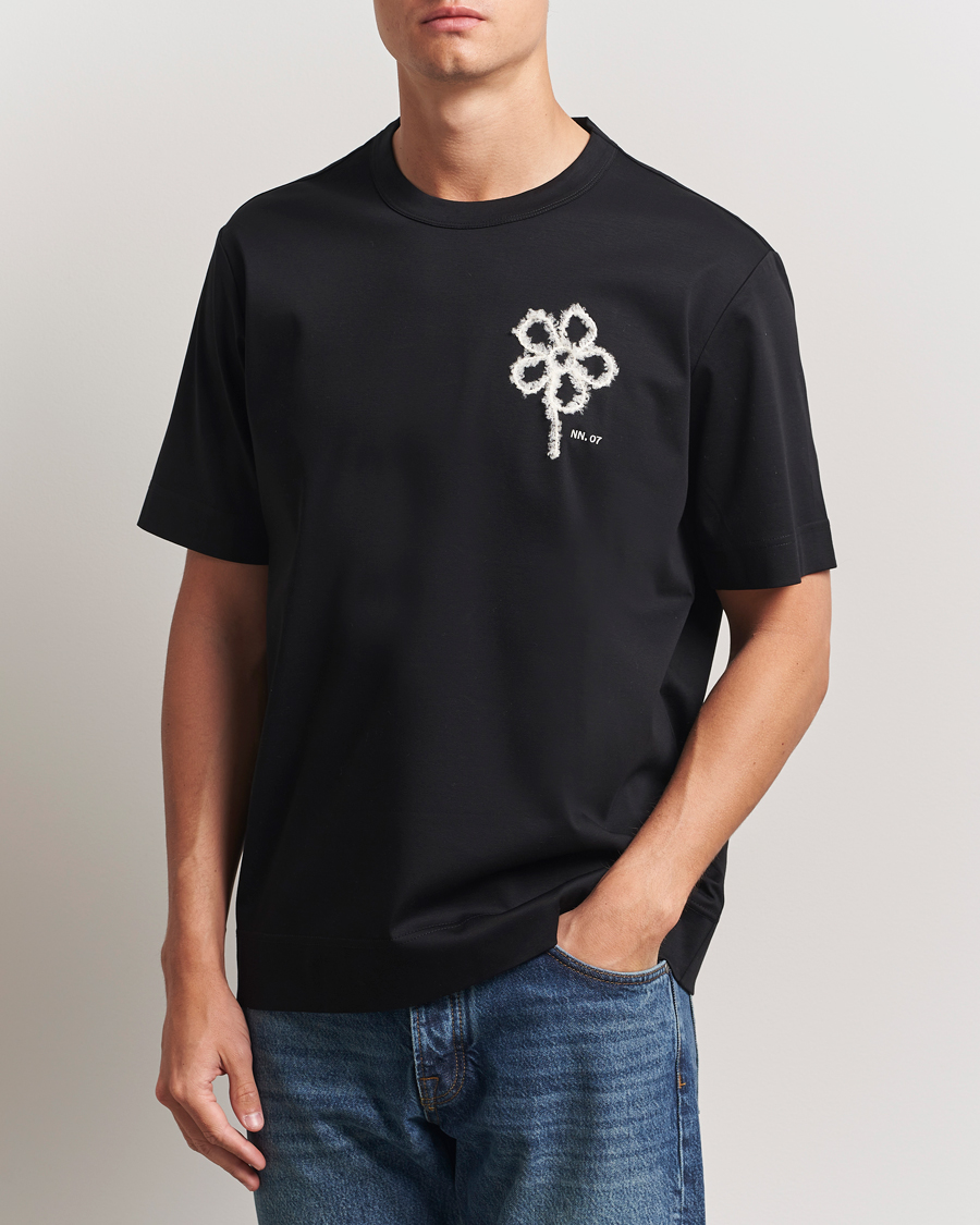 Herren | T-Shirts | NN07 | Pedro Embroidered Flower T-Shirt Black