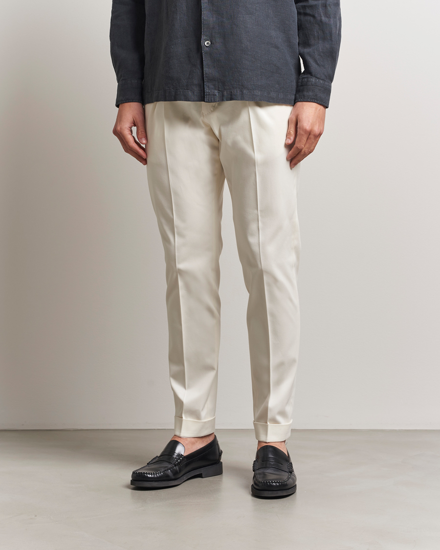 Herren | Hosen | Tiger of Sweden | Tenuta Pleated Cotton Trousers Soft White