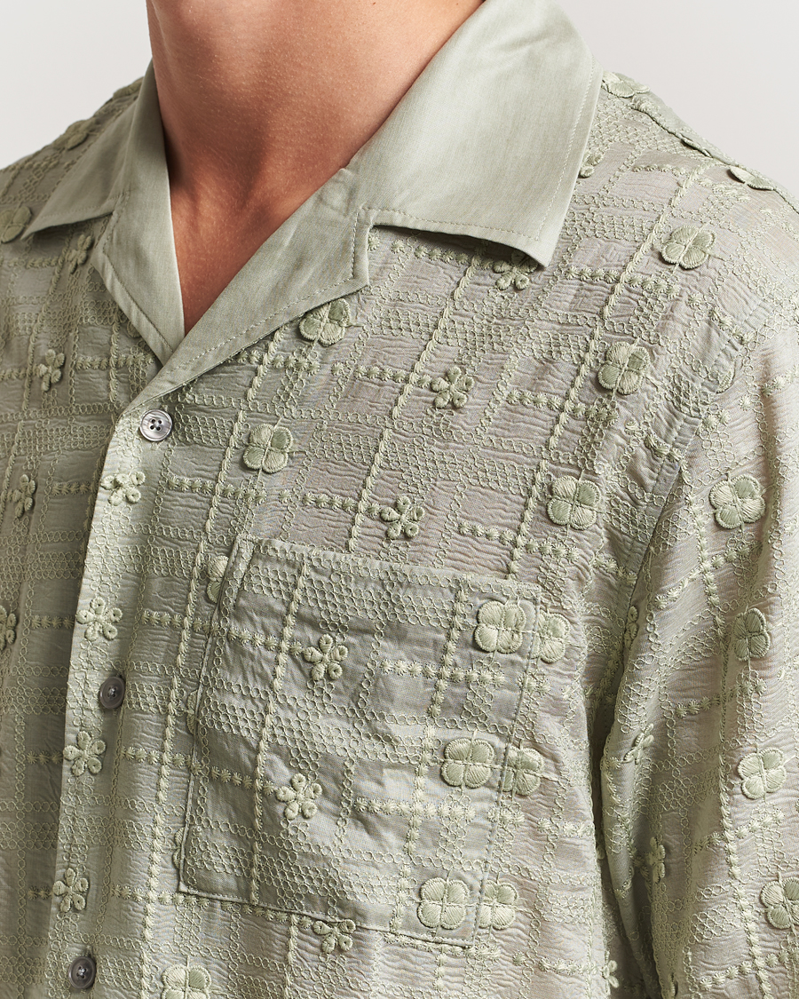 Herren | Hemden | NN07 | Ben Lyocell Fil-Coupé Embroidery Anglaise Shirt Sage Green