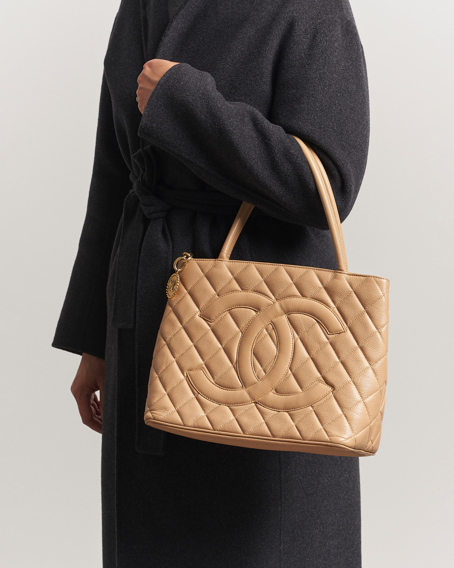Herren | Gifts for Her | Chanel Pre-Owned | Medallion Tote Bag Caviar Beige
