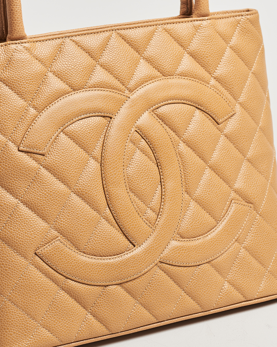 Herren | Chanel Pre-Owned Medallion Tote Quilted Caviar Beige | Chanel Pre-Owned | Medallion Tote Quilted Caviar Beige