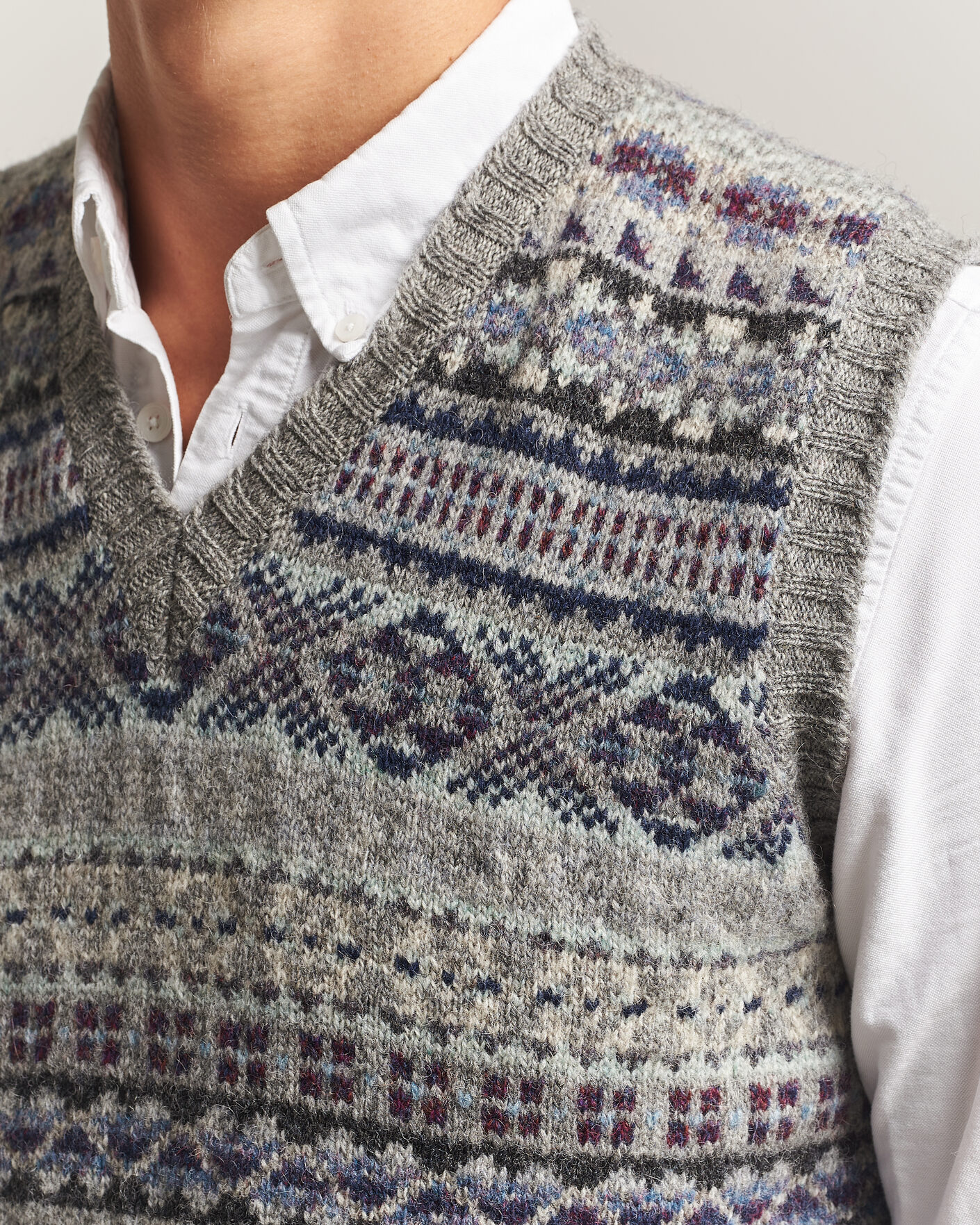 Herren | Pullover | Jamieson's of Shetland | Jamiesons Of Shetland All Over Fair Isle Slipover Light Grey