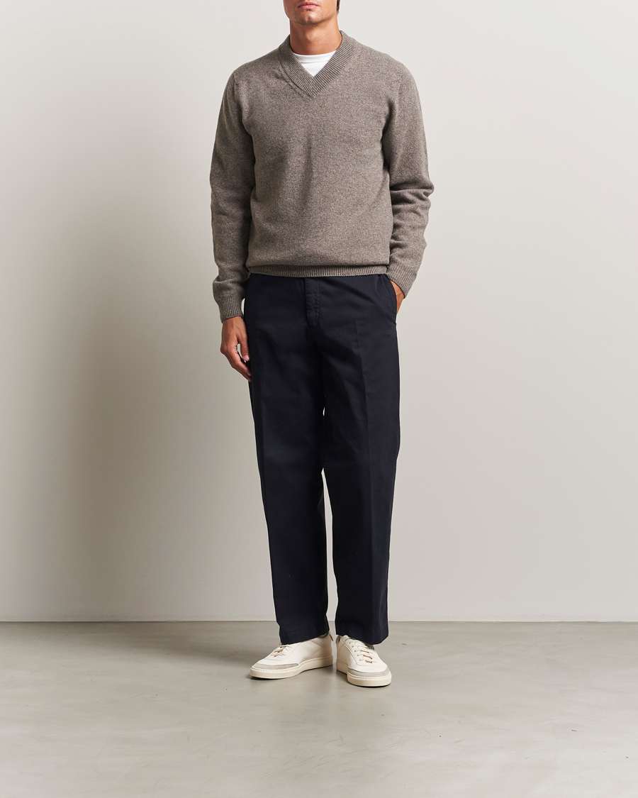 Herren | Pullover | Sunspel | Knitted Lambswool V-Neck Bark