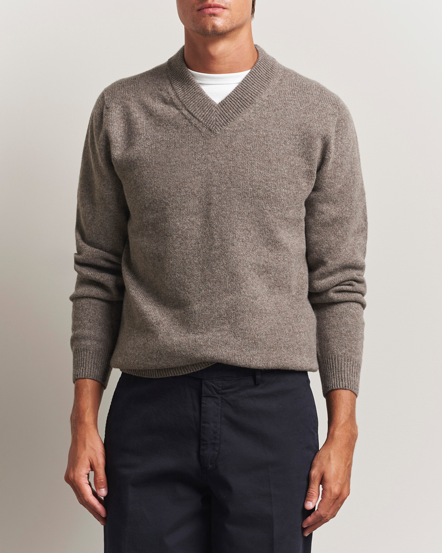 Herren | Pullover | Sunspel | Knitted Lambswool V-Neck Bark