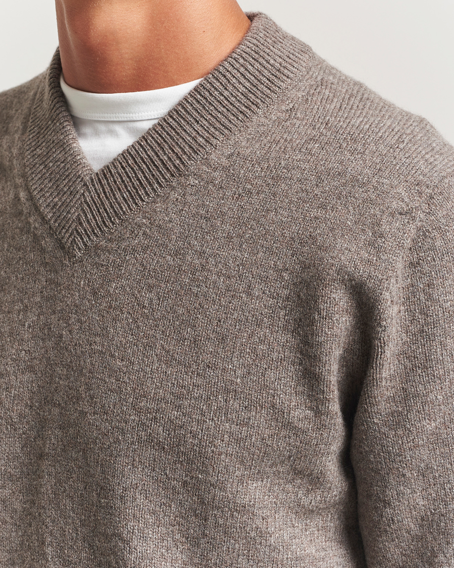 Herren | Pullover | Sunspel | Knitted Lambswool V-Neck Bark