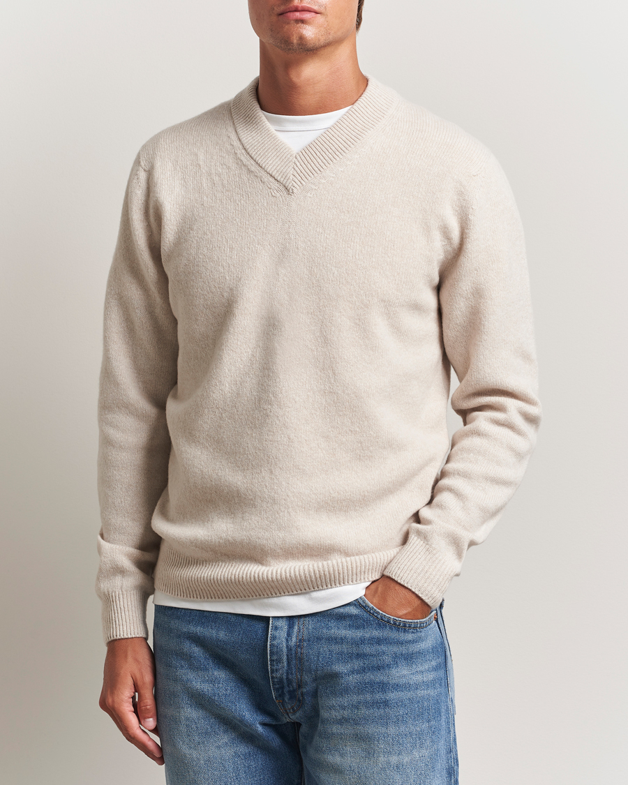 Herren | Pullover | Sunspel | Knitted Lambswool V-Neck Oatmeal Melange