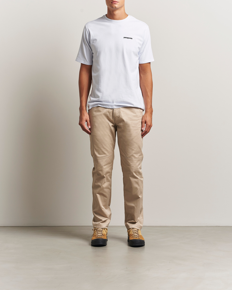 Herren | T-Shirts | Patagonia | P-6 Logo T-Shirt White