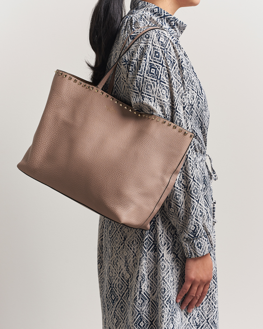 Herren | Pre-Owned & Vintage Bags | Valentino Pre-Owned | Medium Rockstud Tote Bag Poudre