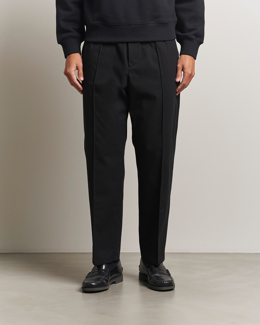 Herren | Hosen | Maison Kitsuné | Cotton Twill Pleated Drawstring Trousers Black