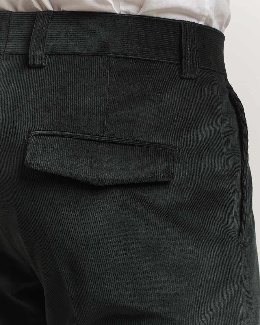 Herren | Hosen | Tiger of Sweden | Tenuta Pleated Corduroy Trousers Midnight Green
