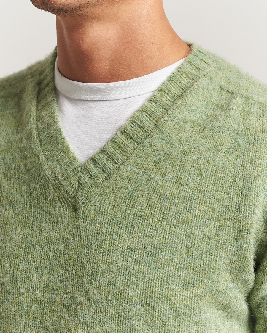Herren | Pullover | Harley Of Scotland | Brushed Supersoft Lambswool V-Neck Light Green