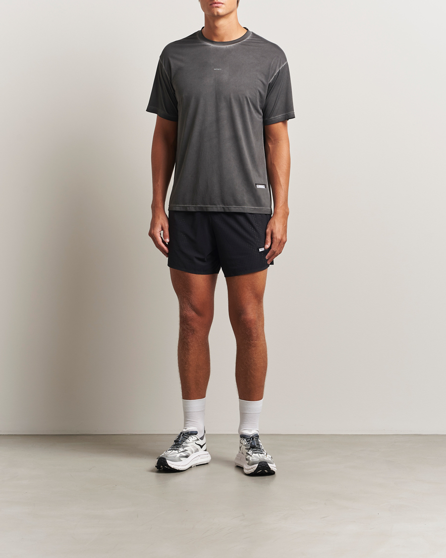 Herren | T-Shirts | Satisfy | AuraLite T-Shirt Pigment Black