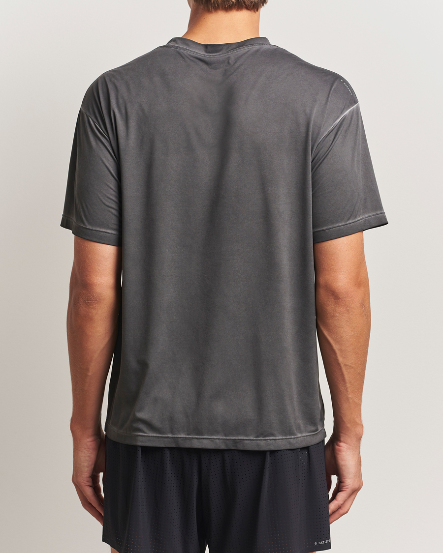 Herren | T-Shirts | Satisfy | AuraLite T-Shirt Pigment Black