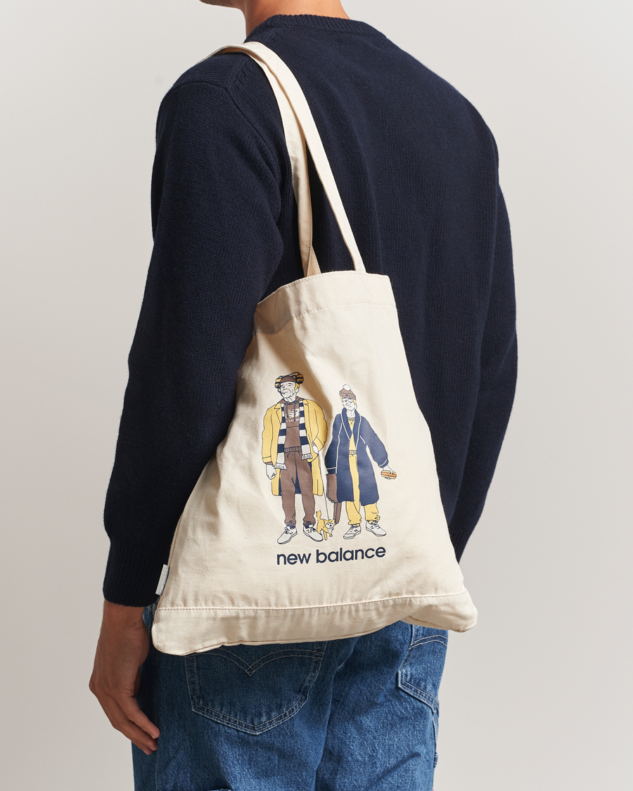 Herren | New Balance Graphic Tote Bag Ecru | New Balance | Graphic Tote Bag Ecru