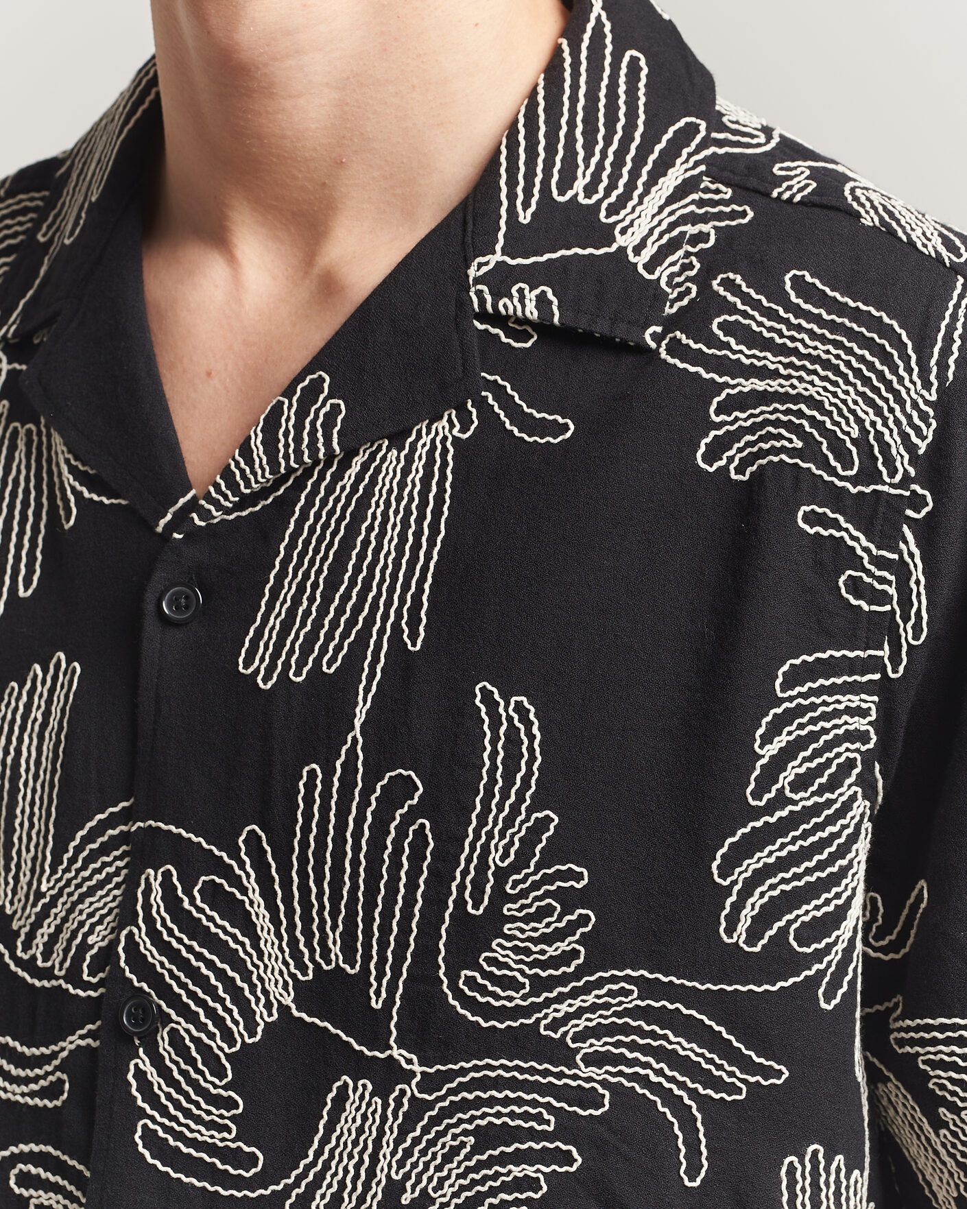 Herren | Hemden | LES DEUX | Liam AOE Flower Short Sleeve Shirt Black