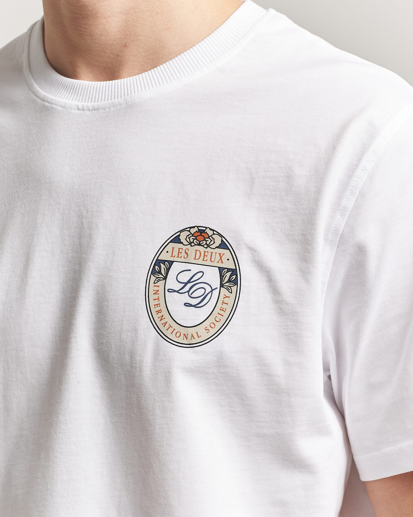 Herren | T-Shirts | LES DEUX | Brday Emblem T-Shirt White