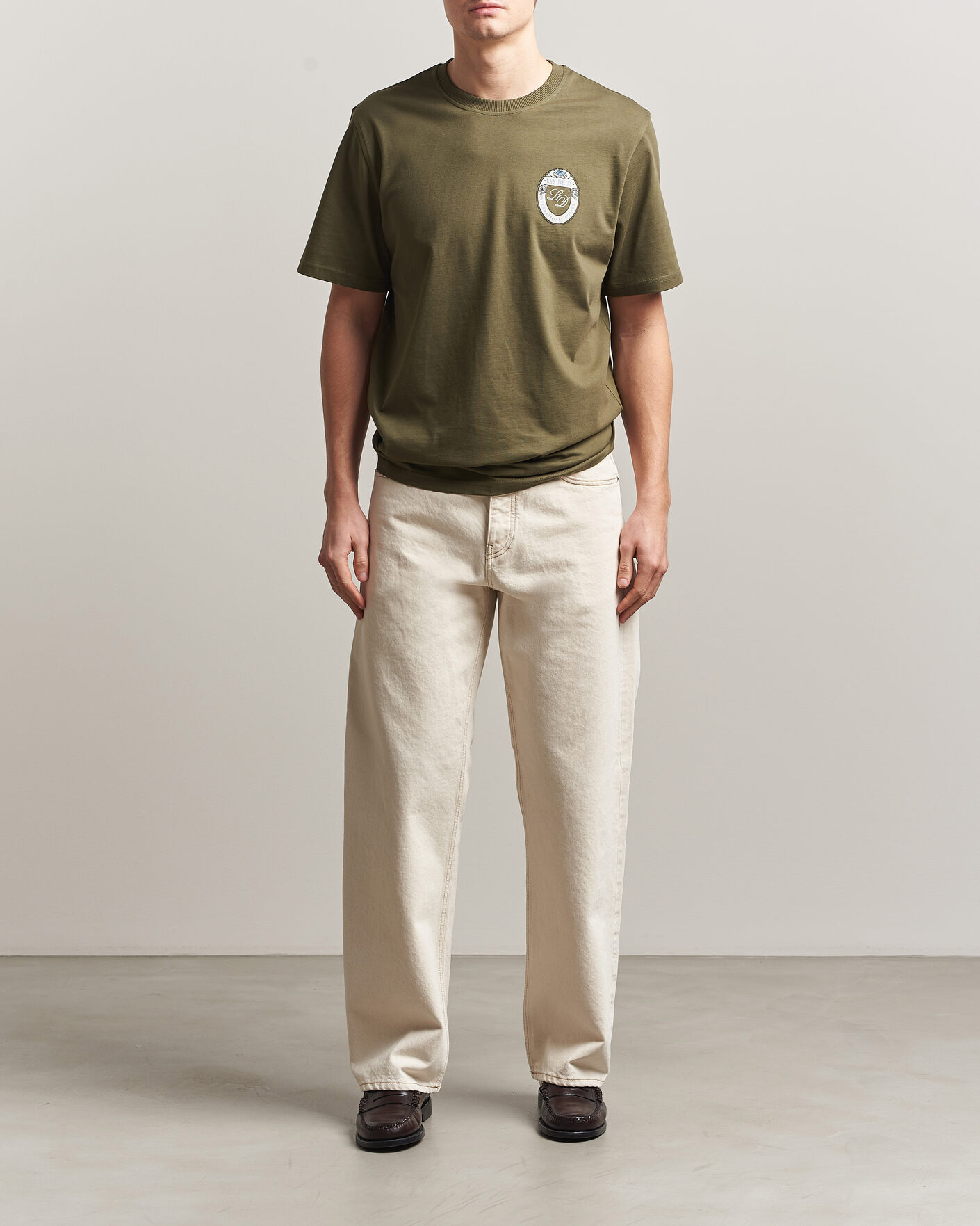 Herren | T-Shirts | LES DEUX | Brday Emblem T-Shirt Olive Night Green