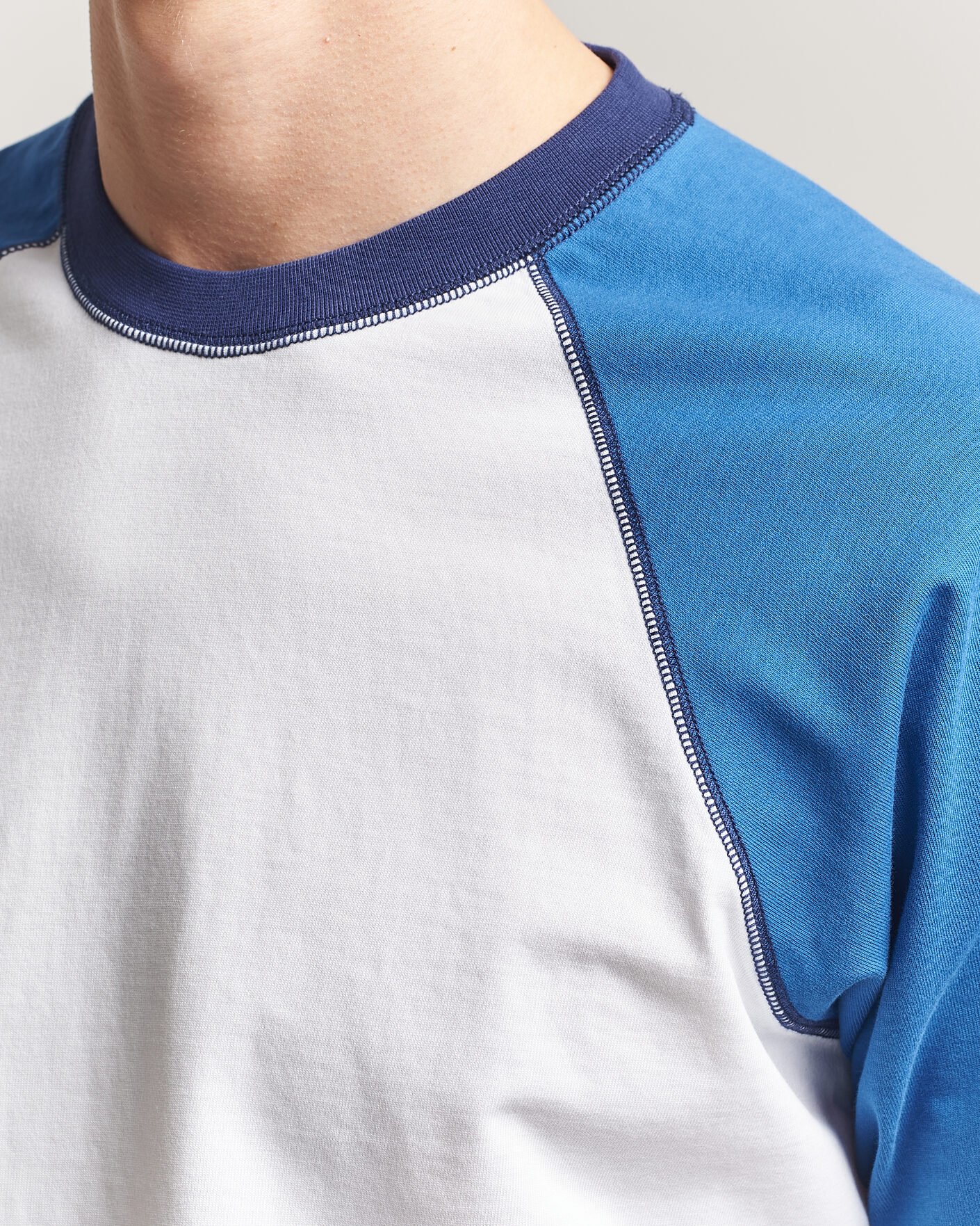 Herren | T-Shirts | Drake's | Two Tone Raglan T-Shirt White/Blue