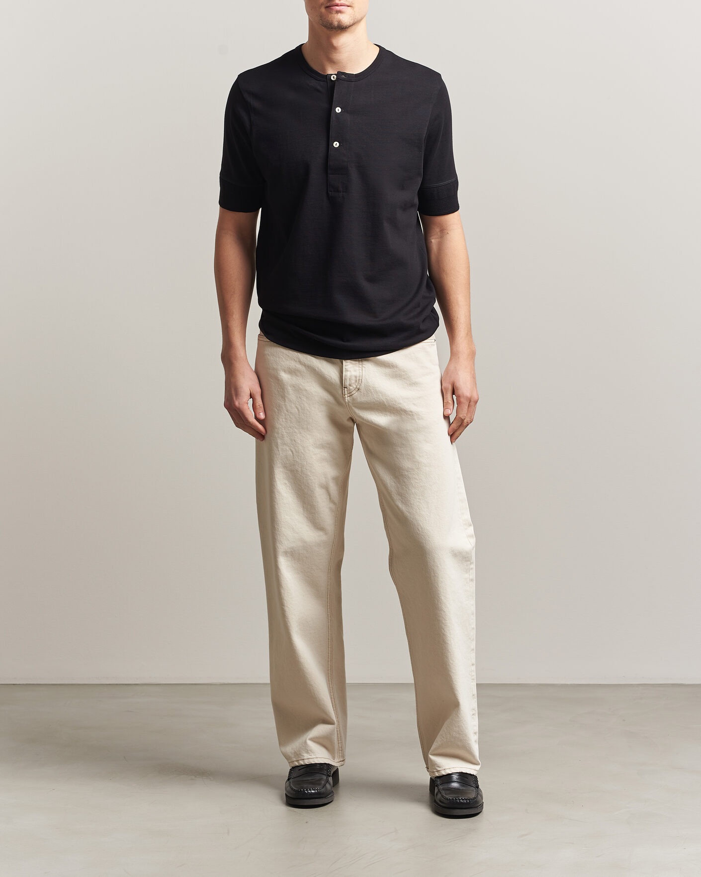 Herren | T-Shirts | Merz b. Schwanen | Classic Organic Cotton Short Sleeve Henley Black