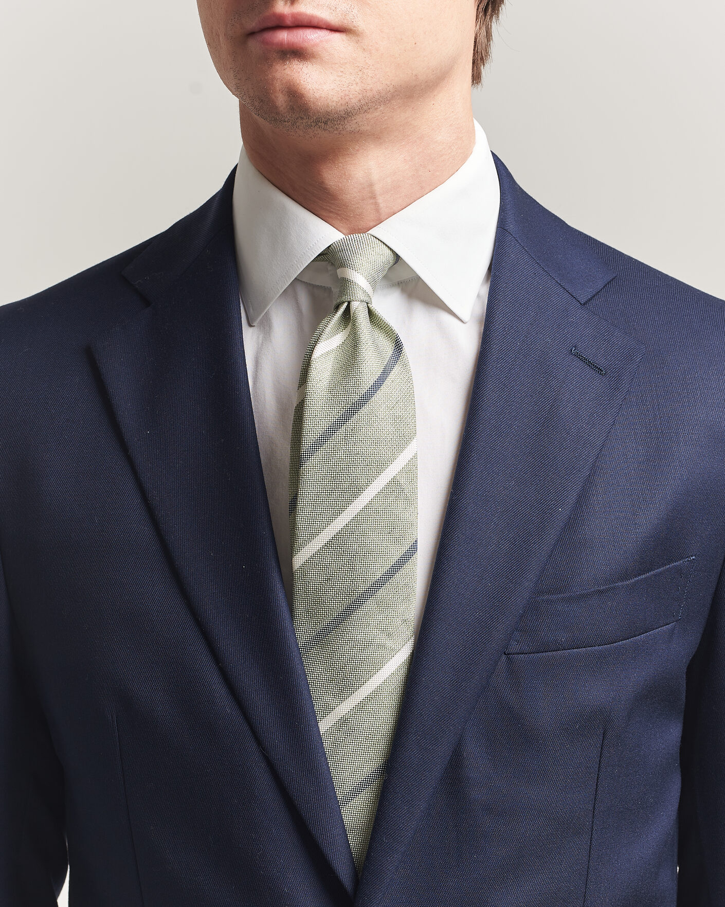 Herren | Krawatten | Amanda Christensen | Silk/Linen 8cm Striped Tie Green