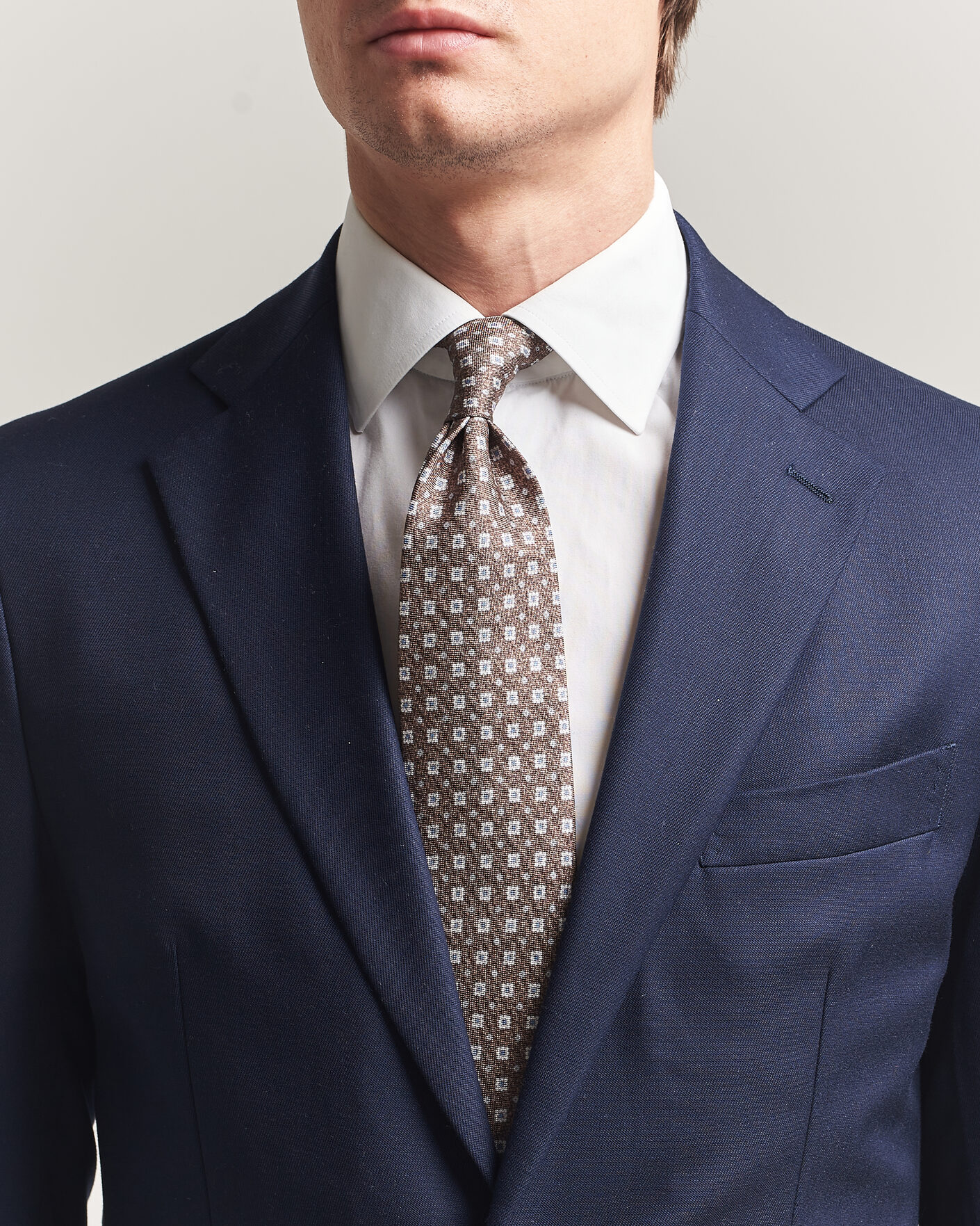 Herren | Krawatten | Amanda Christensen | Silk Oxford 8cm Flower Tie Brown