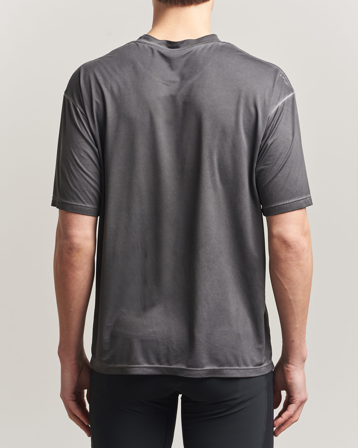 Herren | T-Shirts | Satisfy | AuraLite T-Shirt Pigment Black