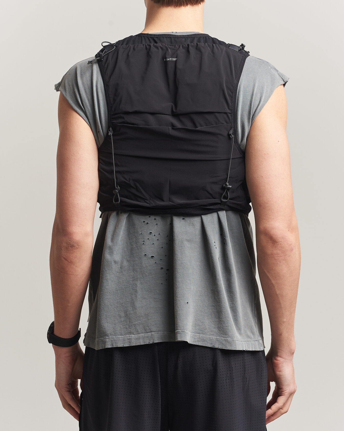 ウォーキング・ランニングウェア SATISFY L/X JUSTICE HYDRATION VEST 5L Satisfy Justice Cordura Hydration Vest 5L Black bei Care of Carl