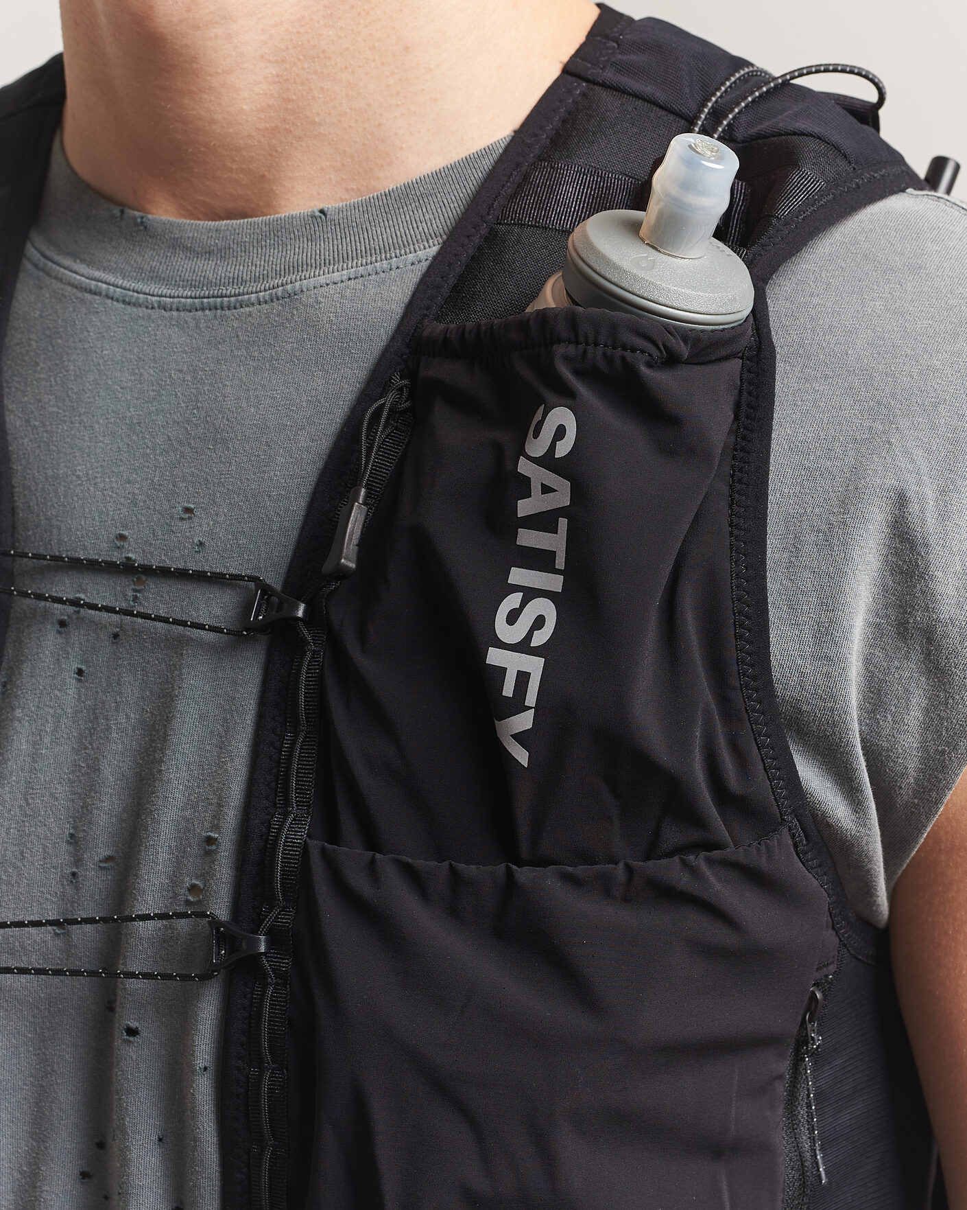 Satisfy Justice Cordura Hydration Vest 5L Black bei Care of Carl