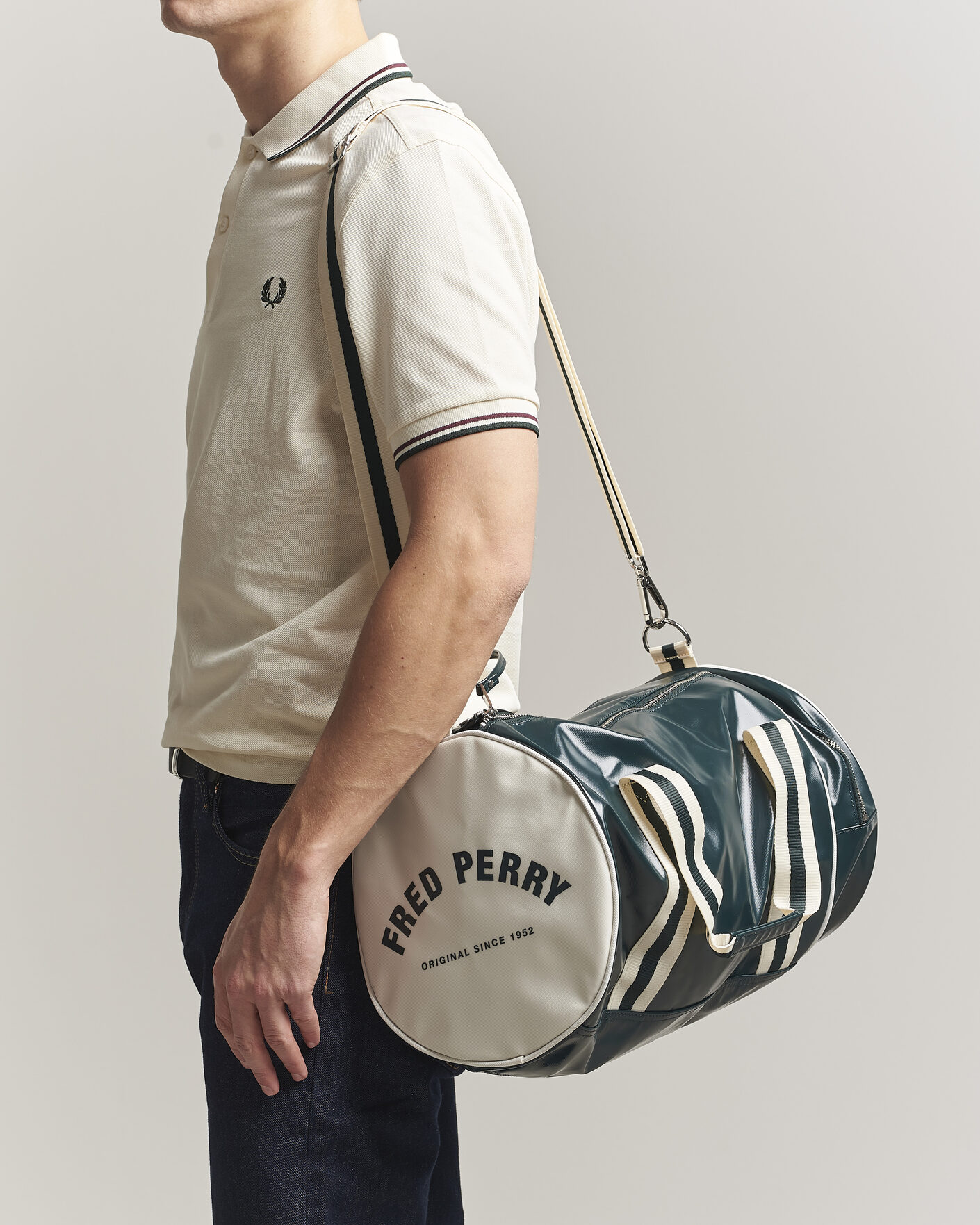 Herren | Taschen | Fred Perry | Classic Barrel Bag Grassroots Green/Ecru