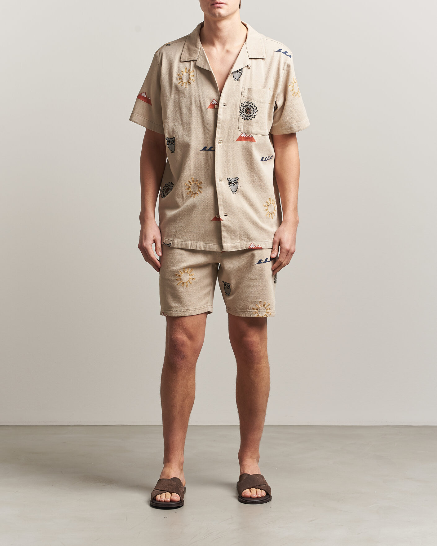 Herren | Shorts | KnowledgeCotton Apparel | Loose Embroidery Shorts Light Feather Grey