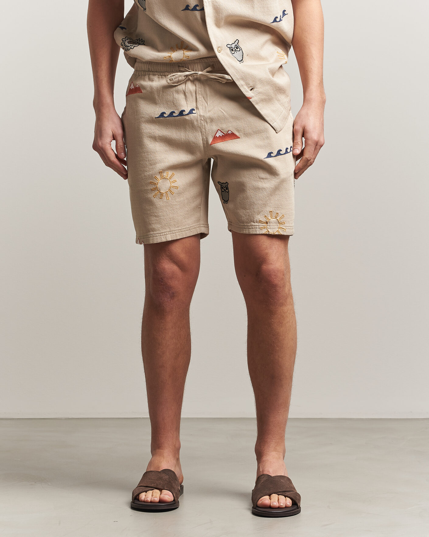 Herren | Shorts | KnowledgeCotton Apparel | Loose Embroidery Shorts Light Feather Grey