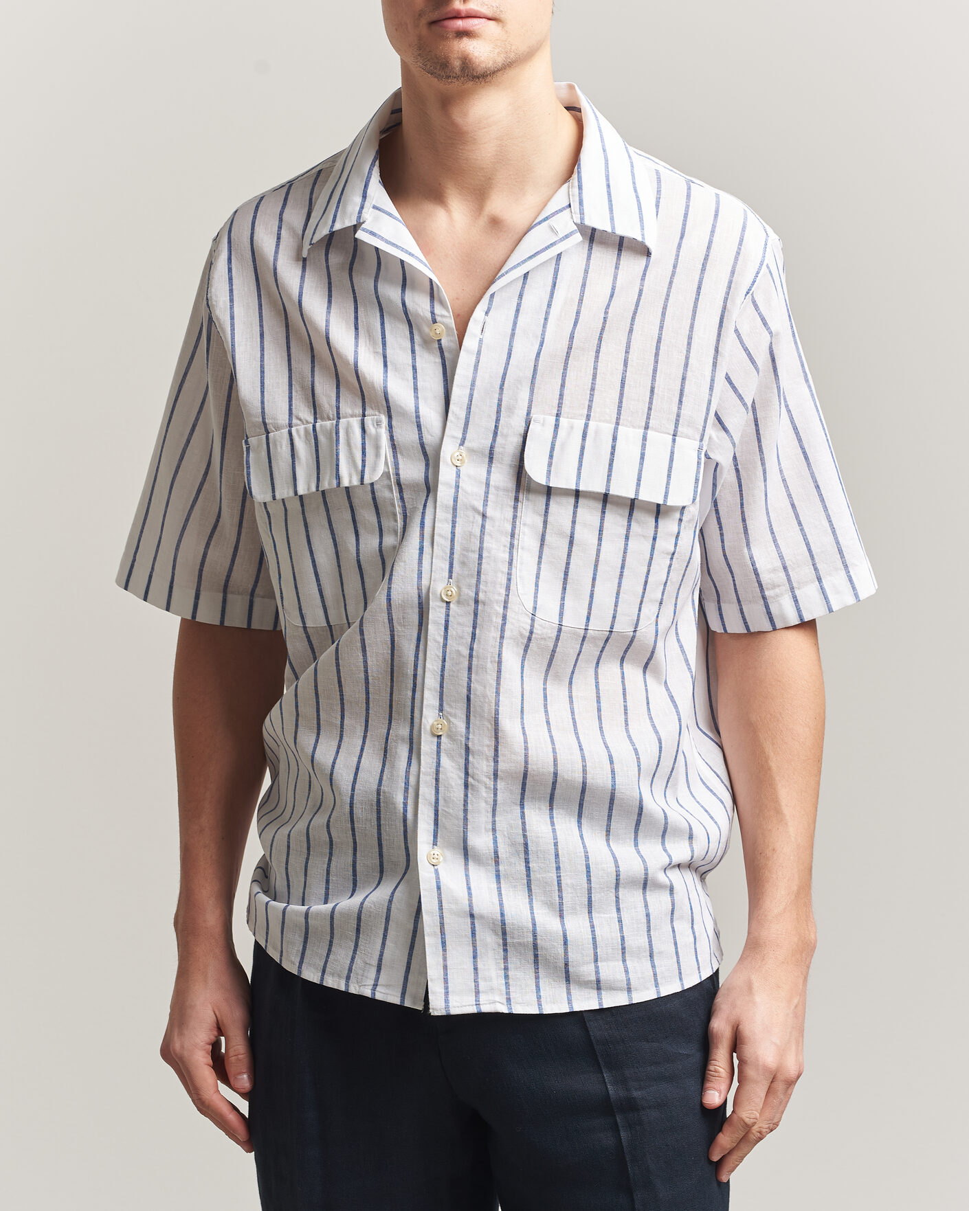 Herren | Hemden | Oscar Jacobson | Striped Short Sleeve Linen Shirt Navy/White