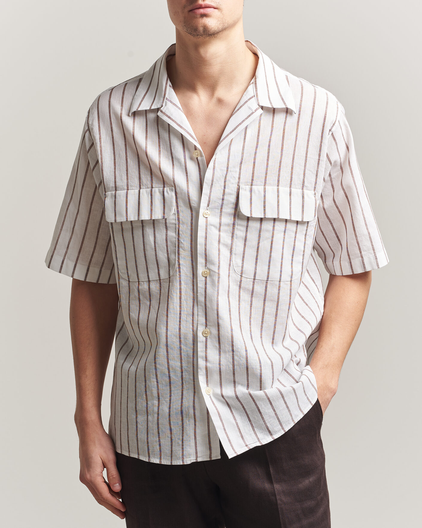 Herren | Hemden | Oscar Jacobson | Striped Short Sleeve Linen Shirt Brown/White