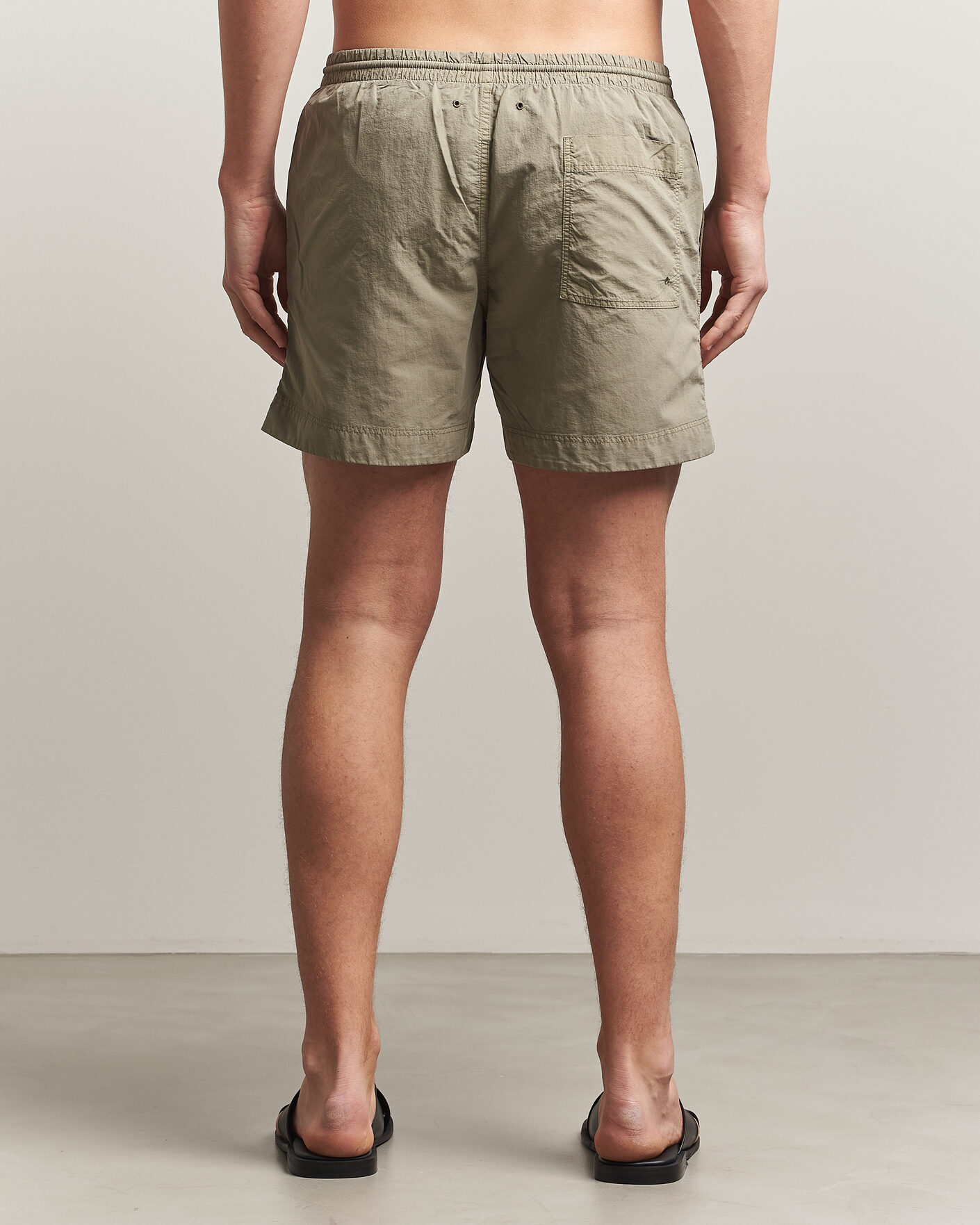 Herren | Badehosen | Woolrich | Solid Garment Dyed Swimshorts Smokey Olive