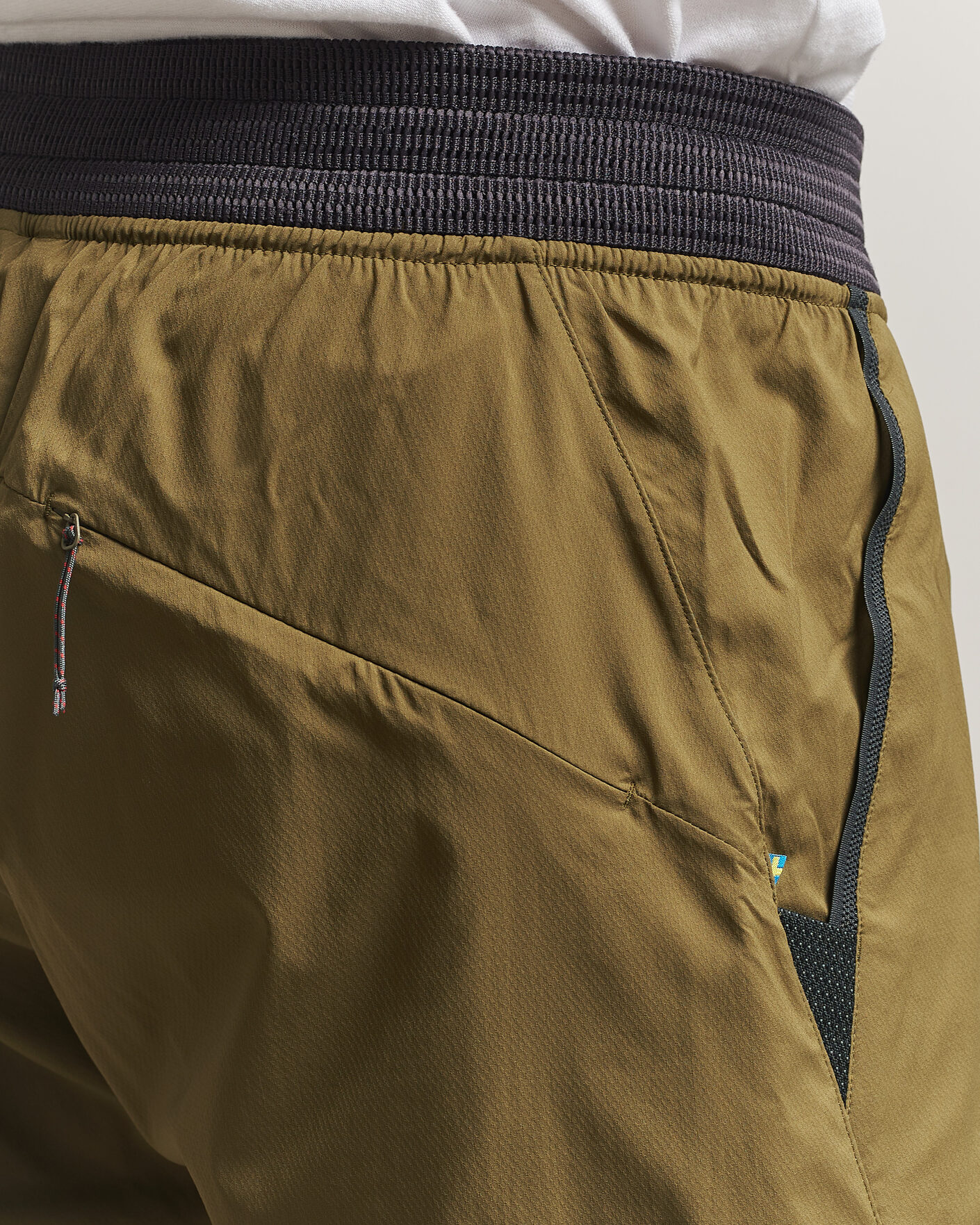 Herren | Shorts | Klättermusen | Nal Windbreaker Shorts Olive