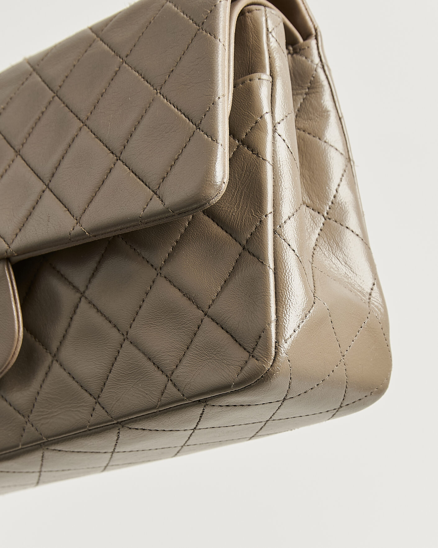 Herren | Pre-Owned & Vintage Bags | Chanel Pre-Owned | Classic Medium Double Flap Bag Lambskin Beige