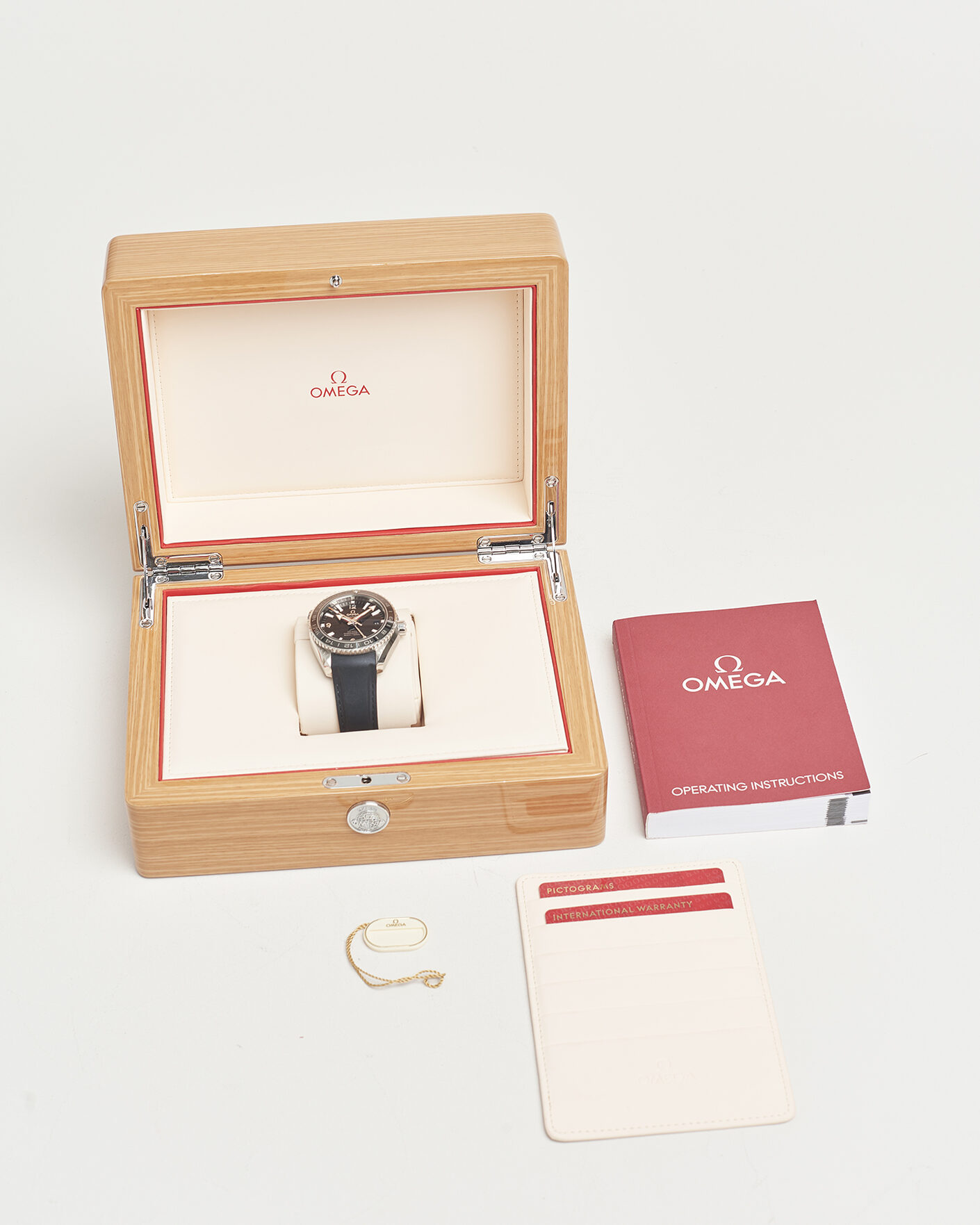 Herren | Pre-Owned & Vintage Watches | Omega Pre-Owned | Seamaster Planet Ocean 600M GMT 