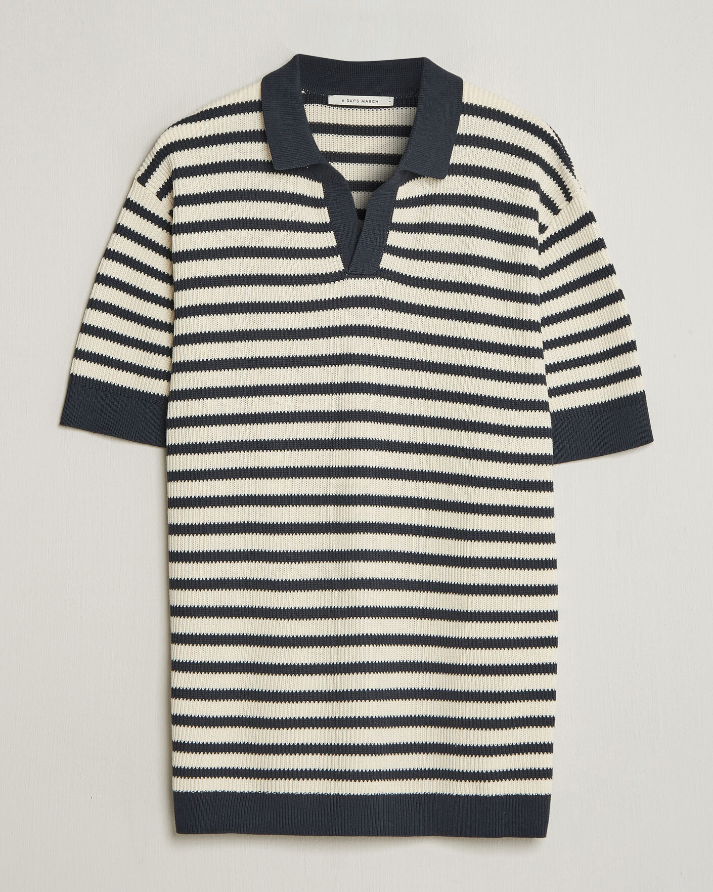 Herren | Poloshirts | A Day's March | Jeremy Striped Knitted Polo Off White/Navy