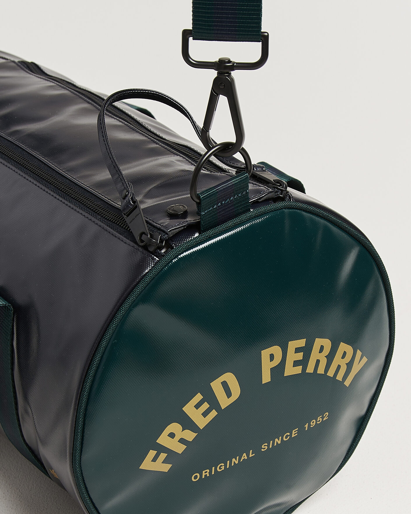 Herren | Taschen | Fred Perry | Classic Barrel Bag Navy/Grassroots Green