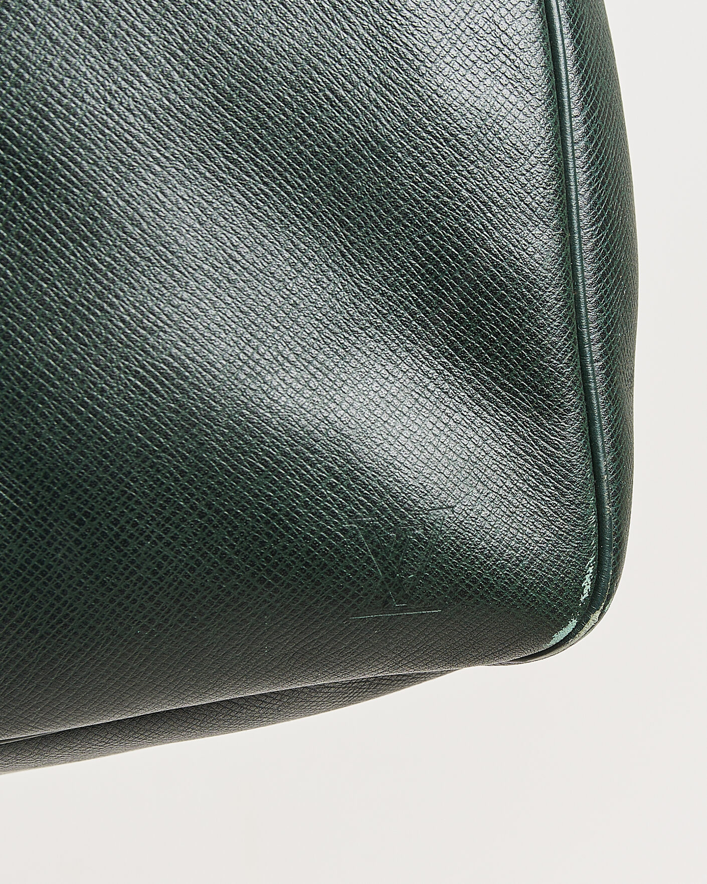 Herren | Pre-Owned & Vintage Bags | Louis Vuitton Pre-Owned | Taiga Kendall Weekend Bag GM Green