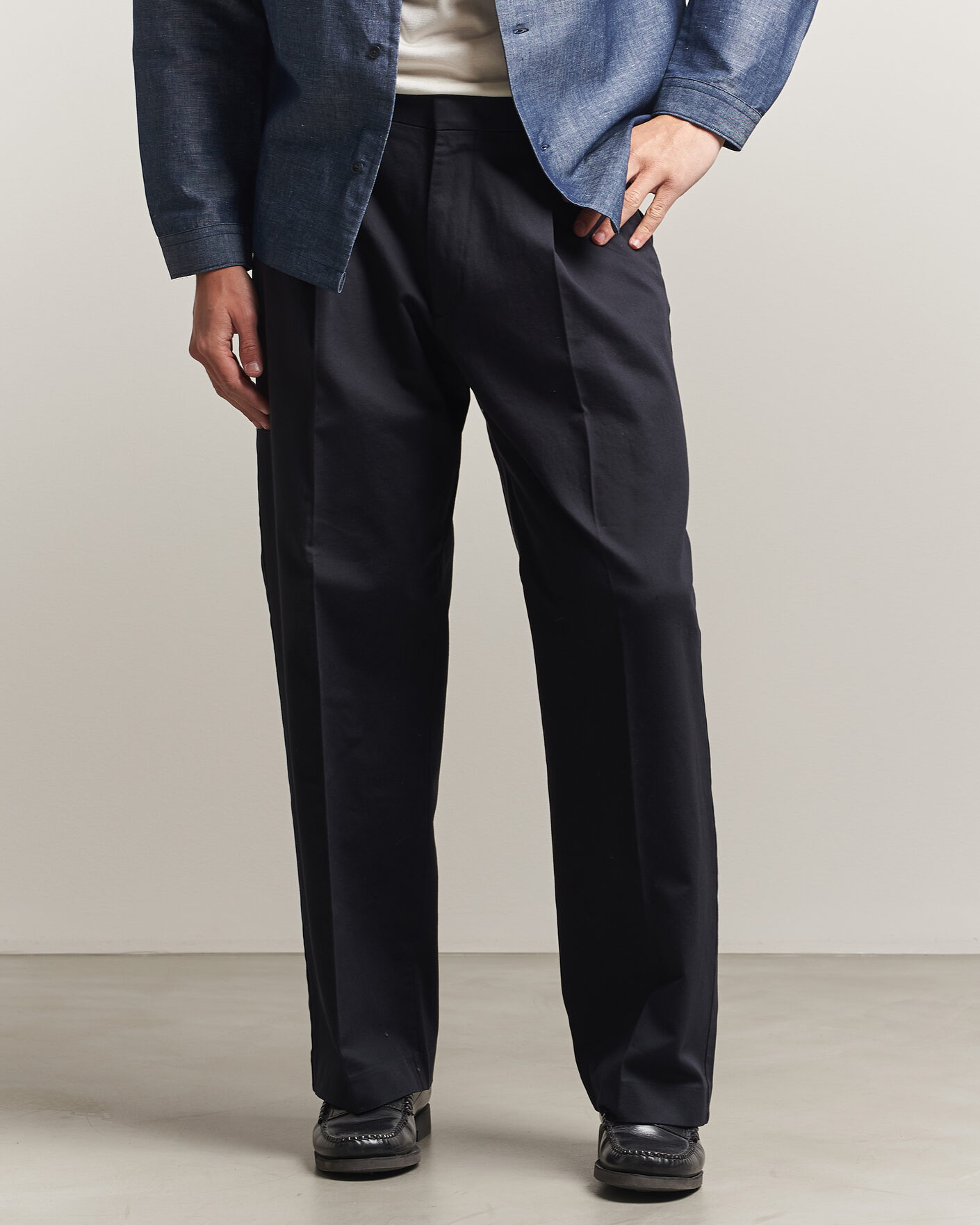 Herren | Hosen | NN07 | Kay Relaxed Fit Pleated Cotton Trousers Navy Blue