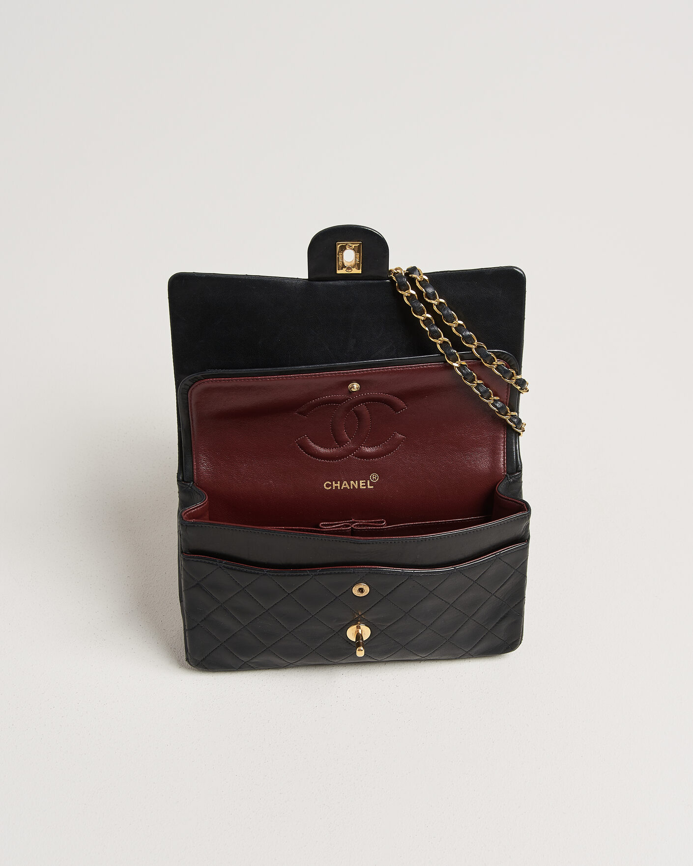 Herren | Chanel Pre-Owned Classic Medium Double Flap Bag Black | Chanel Pre-Owned | Classic Medium Double Flap Bag Black