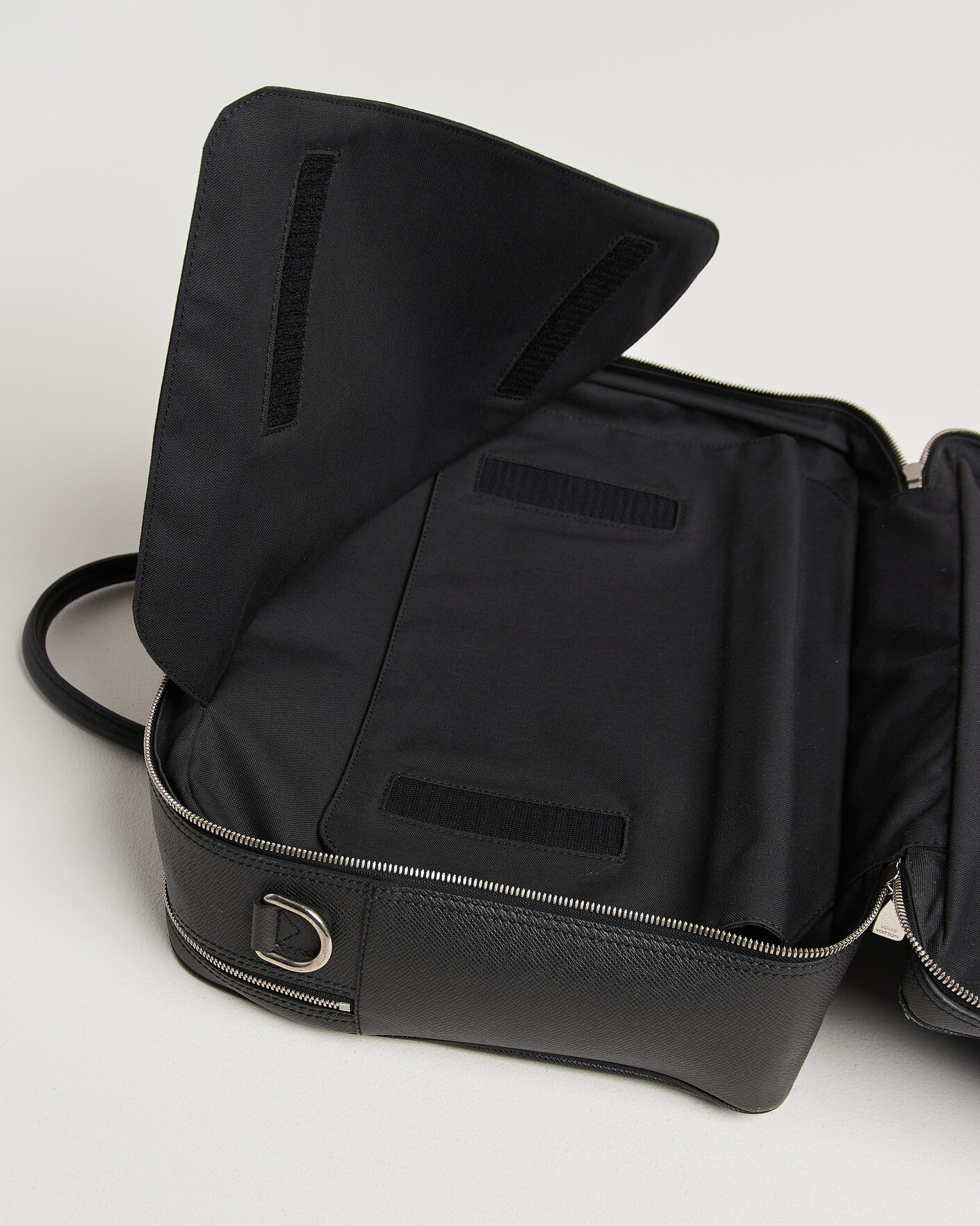 Herren | Pre-Owned & Vintage Bags | Louis Vuitton Pre-Owned | Overnight Bag Taiga Leather Black