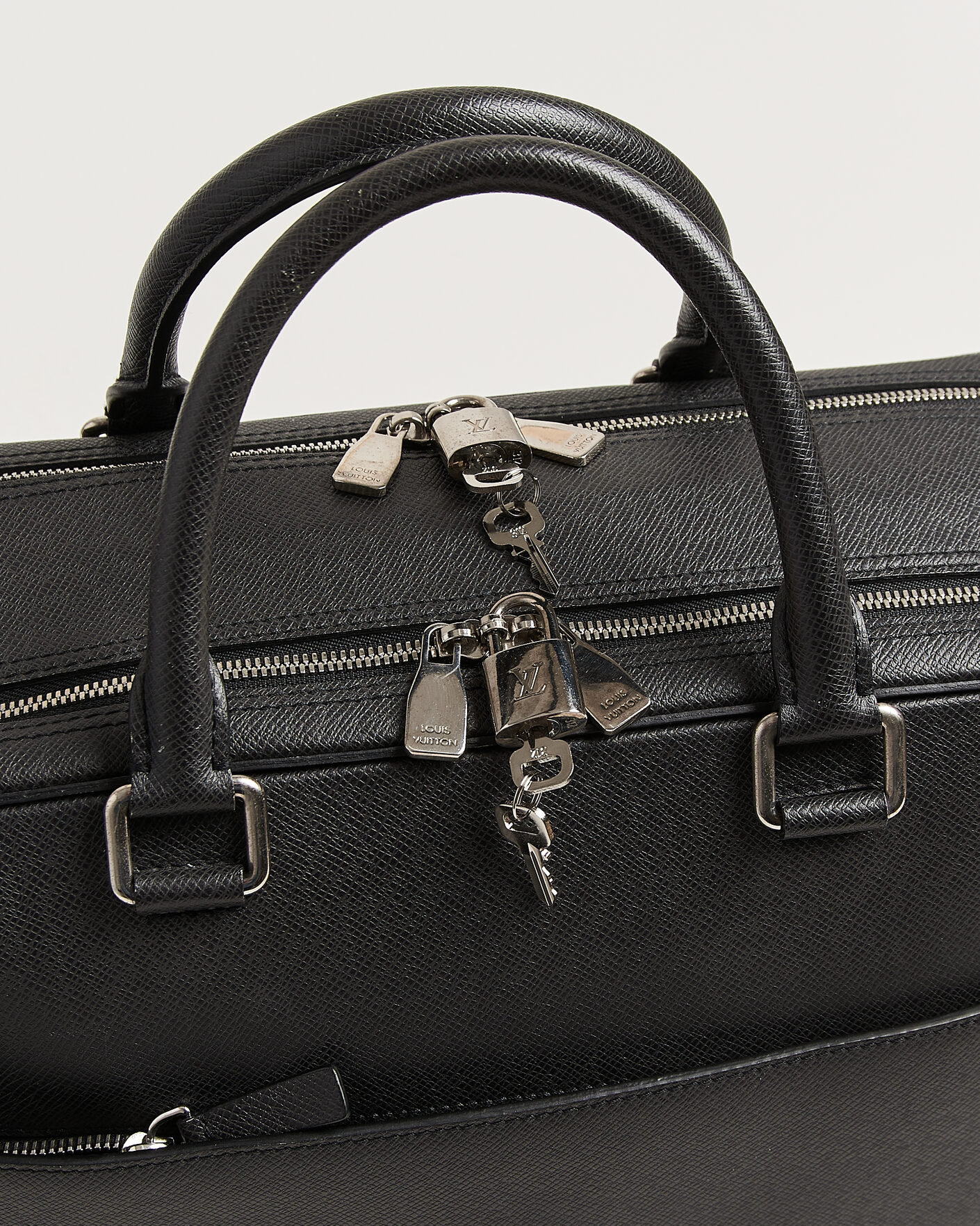 Herren | Pre-Owned & Vintage Bags | Louis Vuitton Pre-Owned | Overnight Bag Taiga Leather Black